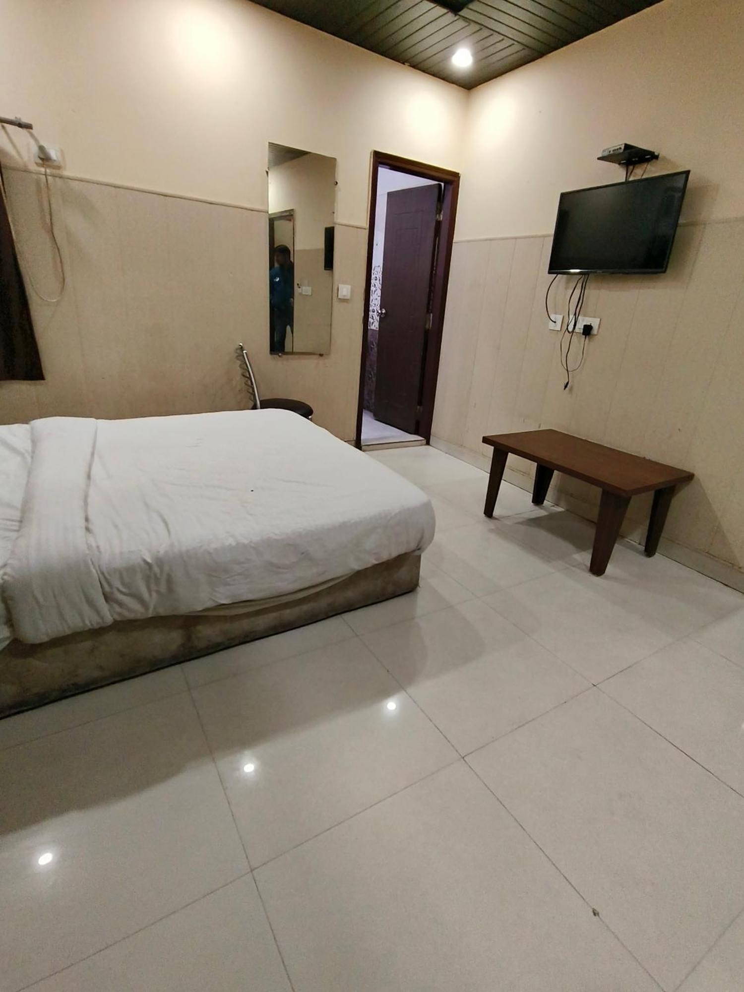 Hotel S R Plaza At Delhi Airport Neu-Delhi Exterior foto