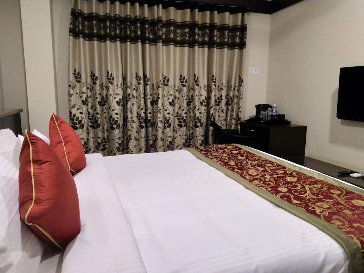 Hotel S R Plaza At Delhi Airport Neu-Delhi Exterior foto