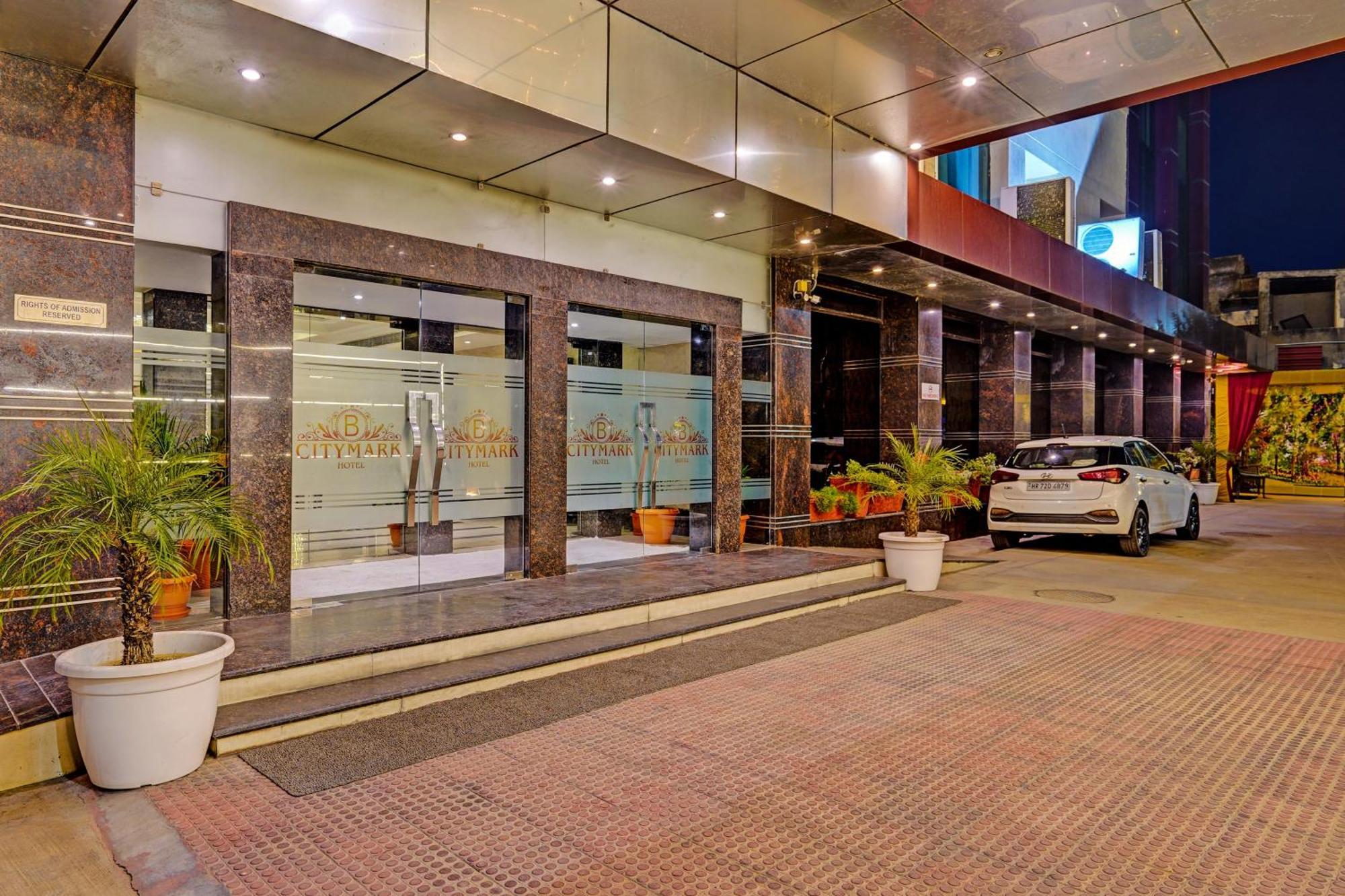 Hotel S R Plaza At Delhi Airport Neu-Delhi Exterior foto